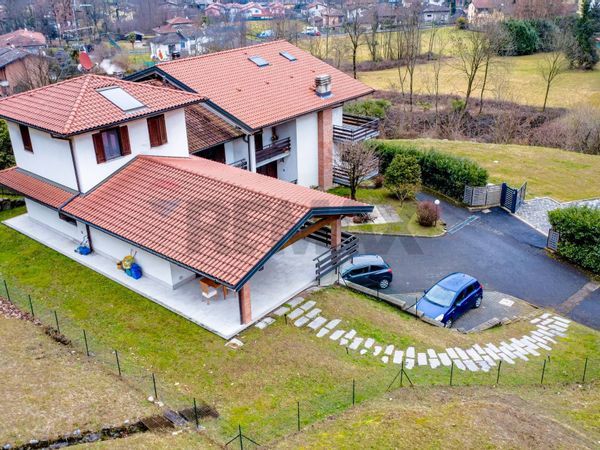 Porzione di villa Brissago-Valtravaglia, VA Vendita