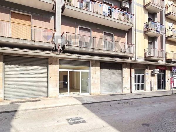 Locale Commerciale Triggiano, BA Affitto