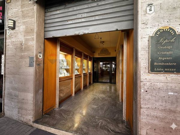 Locale Commerciale Centro, Benevento, BN Affitto