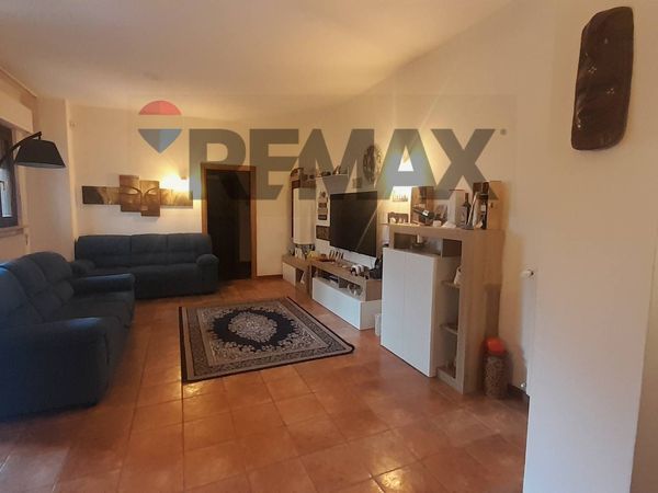 Casa Semindipendente Frazione Borroni, Foligno, PG Affitto