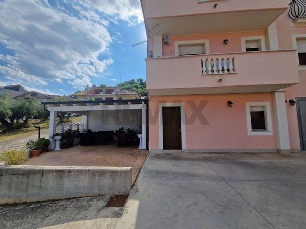 Porzione di villa Bucchianico, CH Vendita