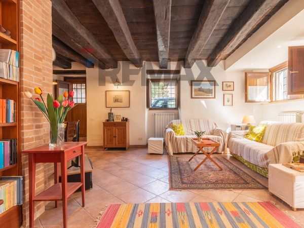 Appartamento Centro Storico, Montalto di Castro, VT Vendita