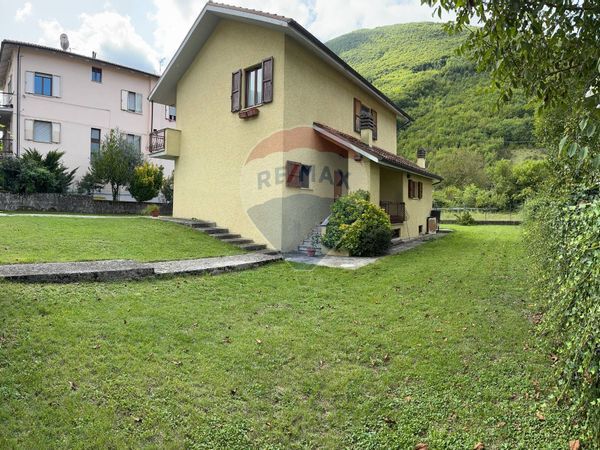 Villa o villino Chiaserna, Cantiano, PU Vendita