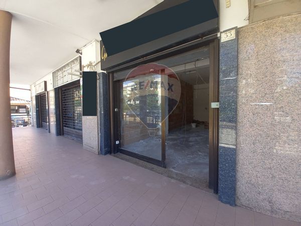 Locale Commerciale Caserta 2 (Centuriano), Caserta, CE Affitto - Foto 3