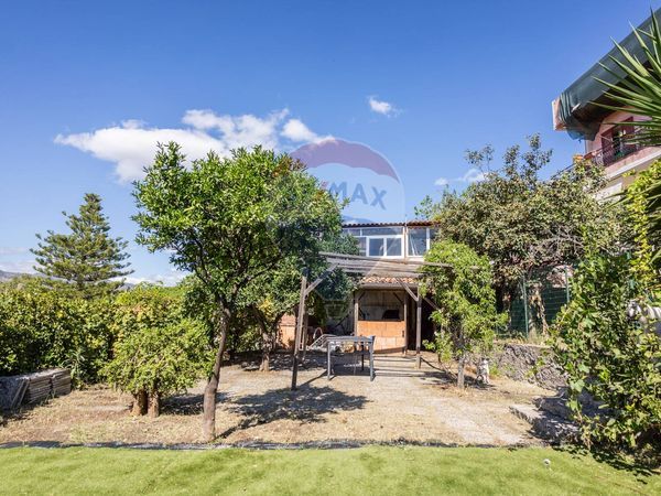 Casa Indipendente Giardini-Naxos, ME Vendita