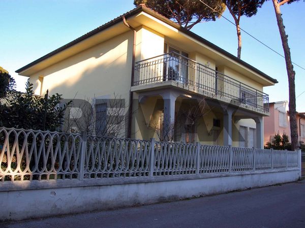 Porzione di villa Camaiore, LU Affitto