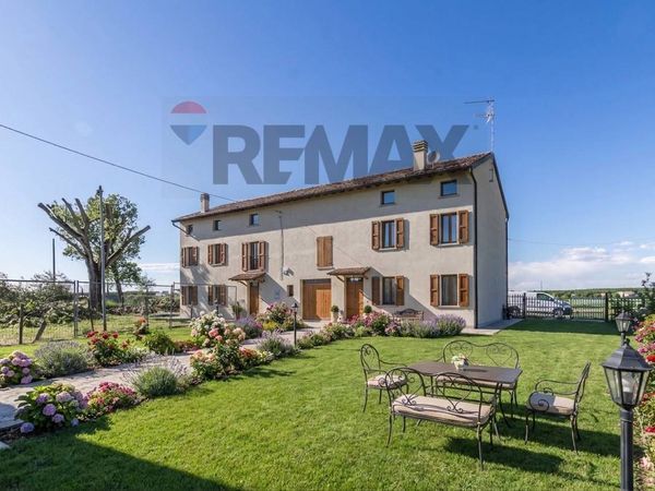 Casa Indipendente Brescello, RE Vendita