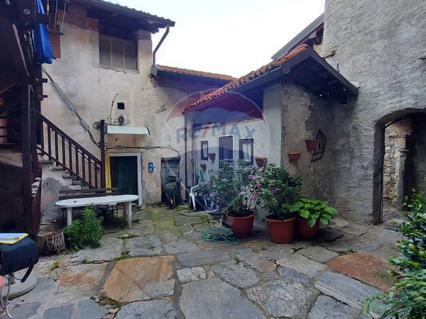 Cascina/Casale Casalzuigno, VA Vendita