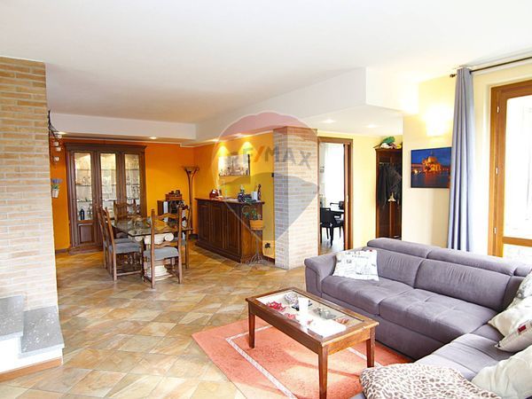 Villa singola Bizzozzero, Varese, VA Vendita