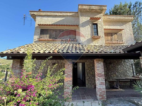 Villetta bifamiliare San Martino delle Scale, Monreale, PA Vendita