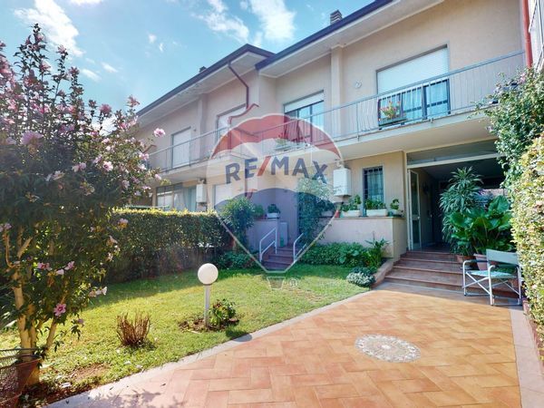 Villa a schiera Marina di Pietrasanta, Pietrasanta, LU Vendita