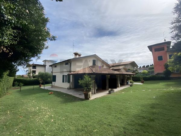 Villa singola Desenzano del Garda, BS Vendita