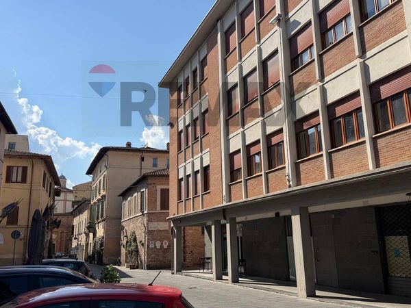 Negozio Centro Storico, Foligno, PG Affitto - Foto 3