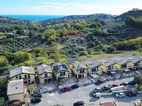 Villa a schiera Montesilvano, PE Vendita