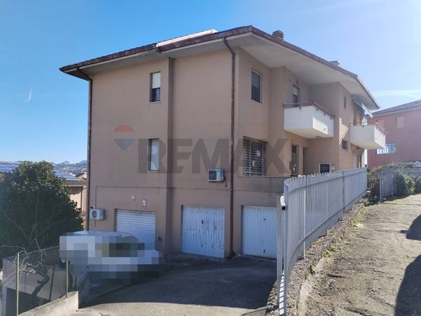 Garage/Box Baraccola, Ancona, AN Affitto