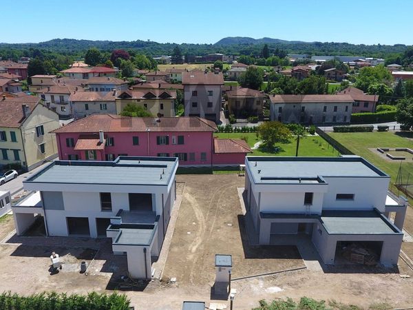 Villa singola Brebbia, VA Vendita
