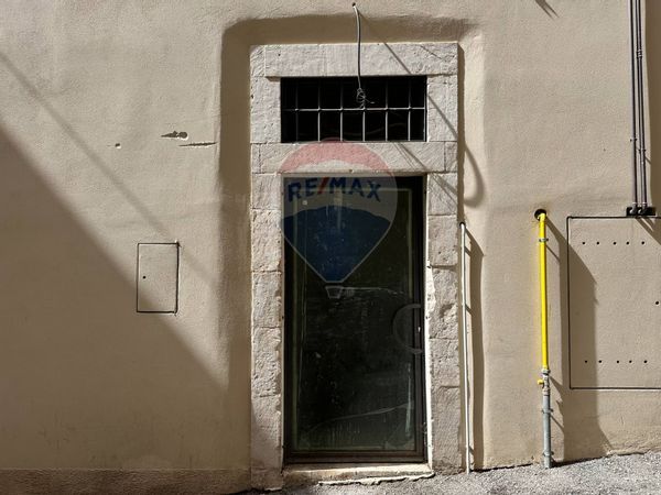 Locale Commerciale Centro storico, L'Aquila, AQ Vendita - Foto 2