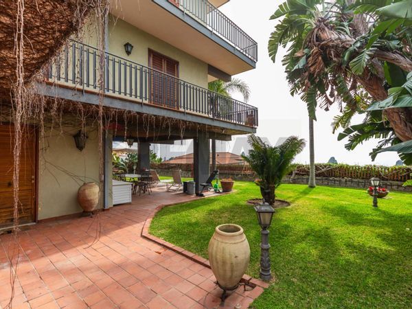 Porzione di villa Acitrezza, Aci Castello, CT Vendita