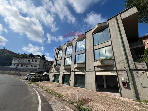 Locale Commerciale Soriano nel Cimino, VT Affitto