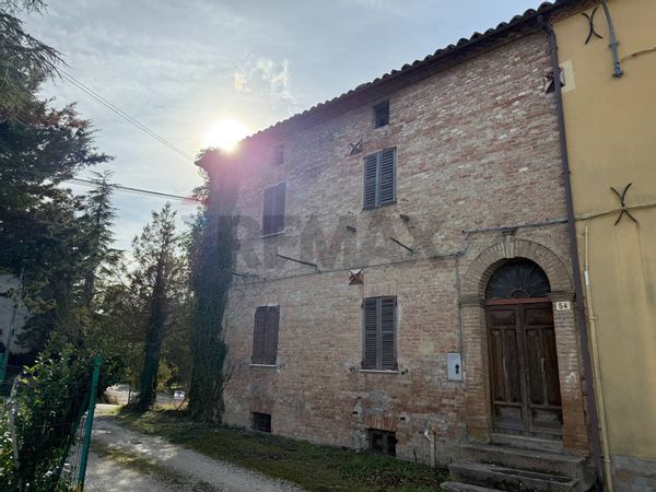Casa Semindipendente Fabriano, AN Vendita