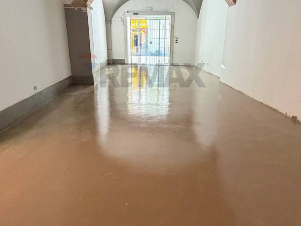 Locale Commerciale Centro Storico, Foligno, PG Affitto - Foto 2