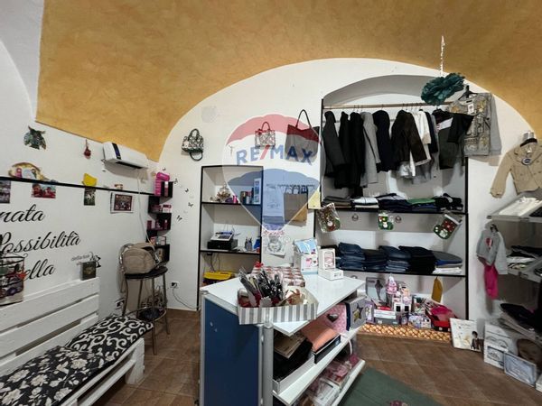 Negozio Barrea, AQ Affitto