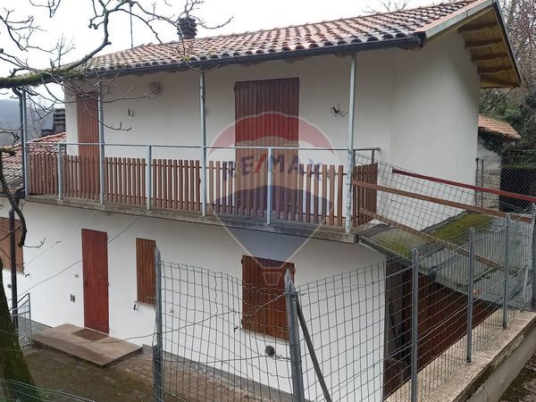 Casa Indipendente Collagna, Ventasso, RE Vendita