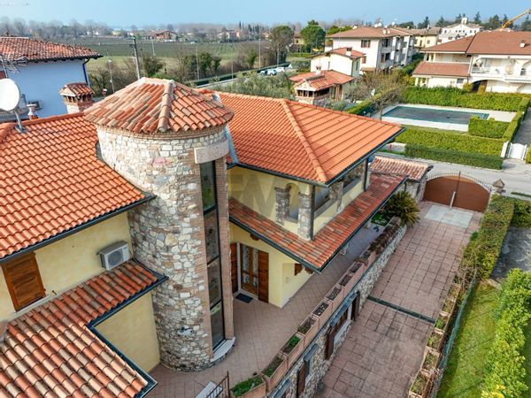 Villa singola Sirmione, BS Vendita