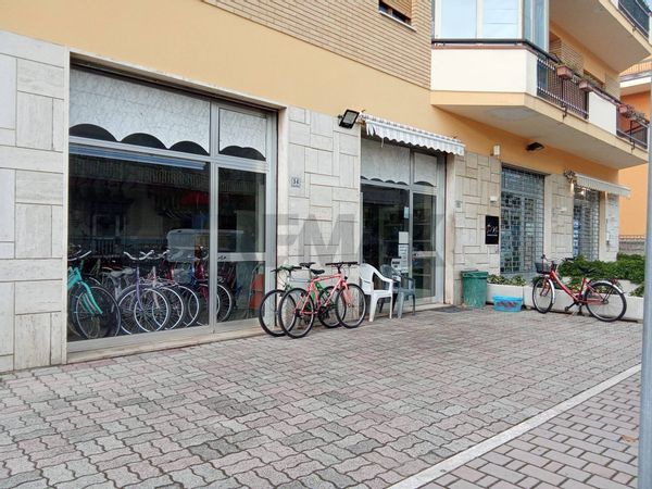 Locale Commerciale Zona Mare, Martinsicuro, TE Vendita - Foto 2