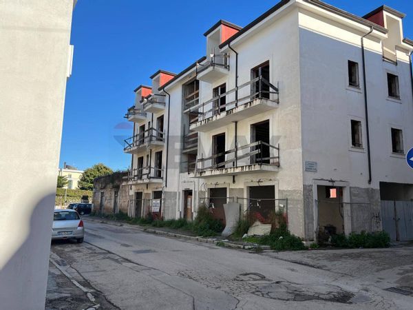 Locale Commerciale Sant'Antimo, NA Affitto