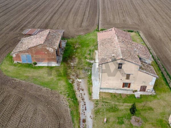 Casa Indipendente Carzeto, Soragna, PR Vendita