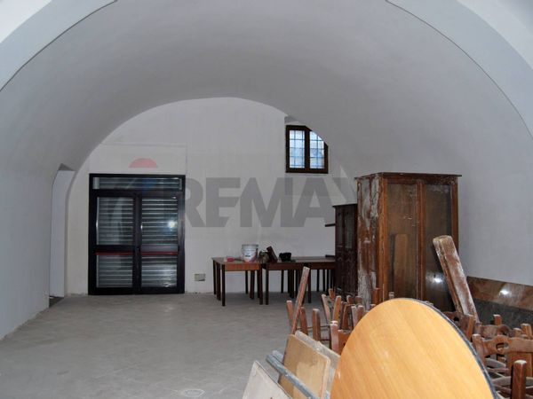 Locale Commerciale Centro storico, L'Aquila, AQ Affitto - Foto 4