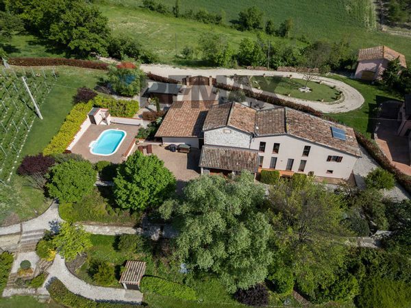 Villa singola Arcevia, AN Vendita