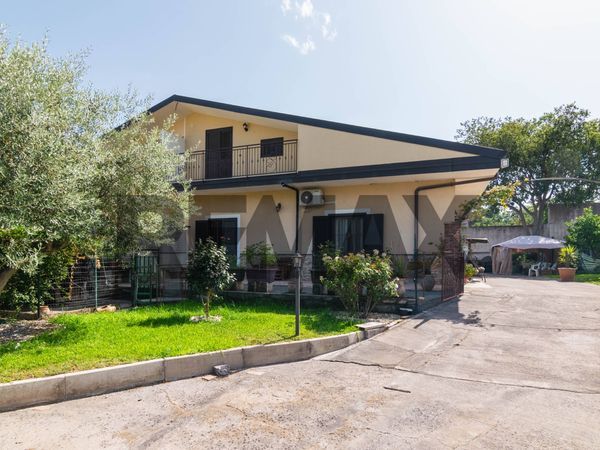 Villa a schiera Acireale, CT Vendita
