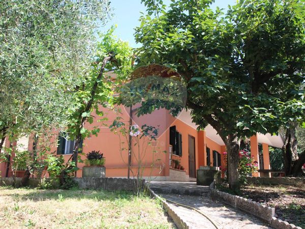 Villa o villino Grottaglie, Fara in Sabina, RI Vendita