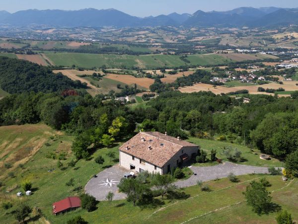 Cascina/Casale Cerreto d'Esi, AN Vendita