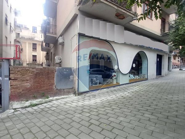 Commerciale Altro Carmine Alto E Mennolella, Salerno, SA Affitto