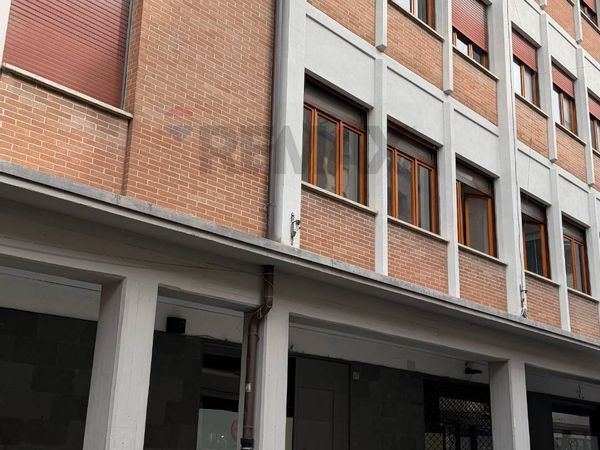 Negozio Centro Storico, Foligno, PG Affitto