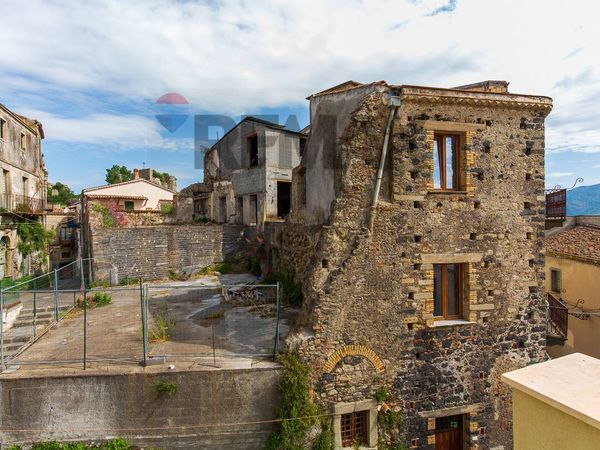 Casa Semindipendente Castiglione di Sicilia, CT Vendita