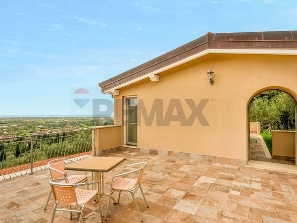 Casa Indipendente Camaiore, LU Vendita