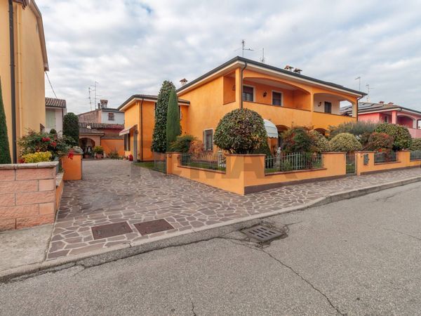 Villetta bifamiliare Viadana, MN Vendita