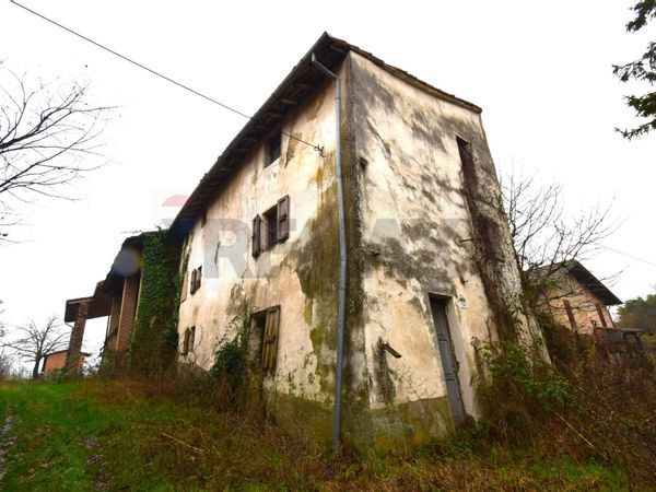 Rustico Varano Marchesi (Santa Lucia), Medesano, PR Vendita