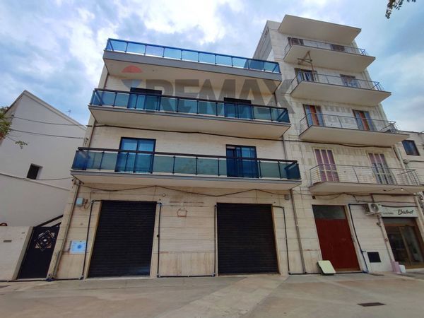 Locale Commerciale Mola di Bari, BA Affitto