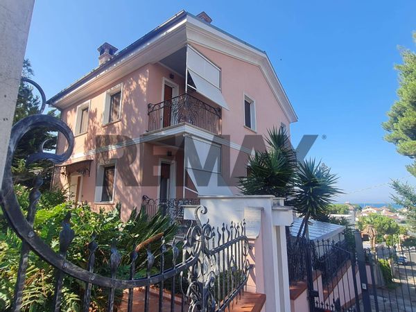 Porzione di villa Espansione Nord, Francavilla al Mare, CH Vendita