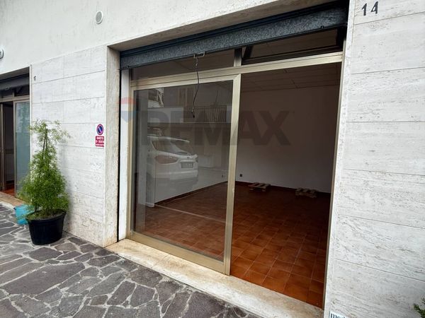 Locale Commerciale Pescara, PE Affitto