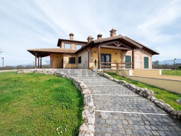 Villa singola Palombara Sabina, RM Vendita