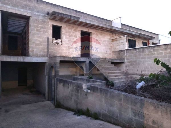 Villa a schiera San Donaci, BR Vendita