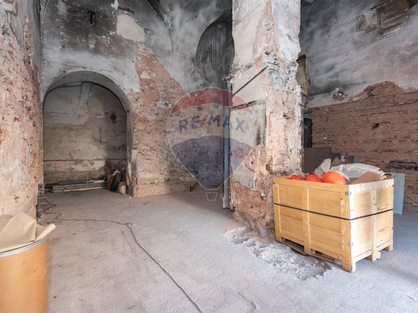 Locale Commerciale Centro Storico, Catania, CT Affitto