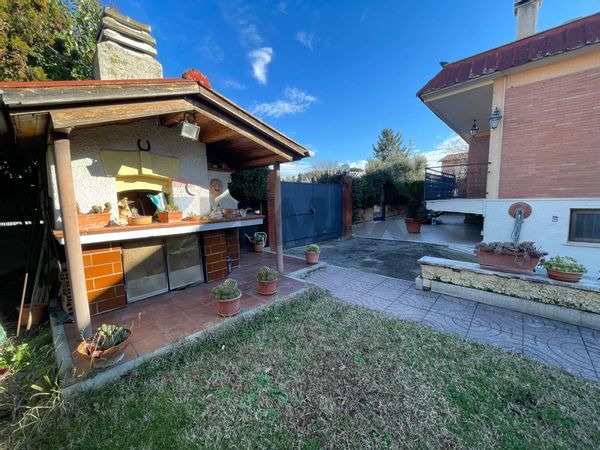 Villetta bifamiliare Ciampino, RM Vendita