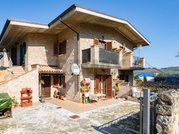 Porzione di villa Casalincontrada, CH Vendita